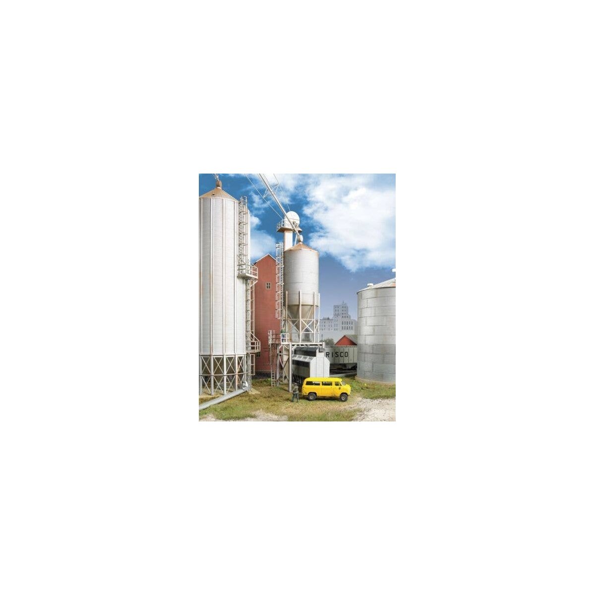 Grain Surge Bin -- Kit - 1-1/2 x 1-1/2 x 9′ 3.8 x 3.8 x 22.7cm, HO, Walthers Cornerstone 2935