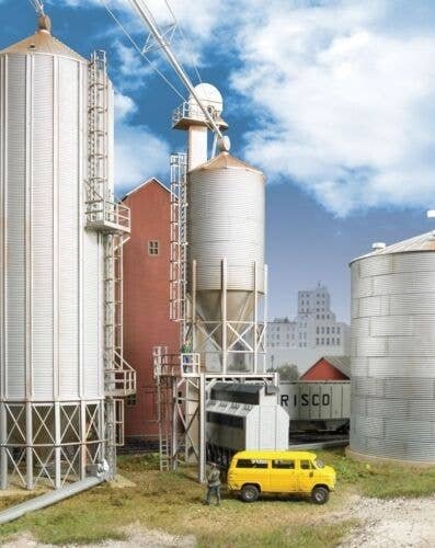 Grain Surge Bin -- Kit - 1-1/2 x 1-1/2 x 9′ 3.8 x 3.8 x 22.7cm, HO, Walthers Cornerstone 2935