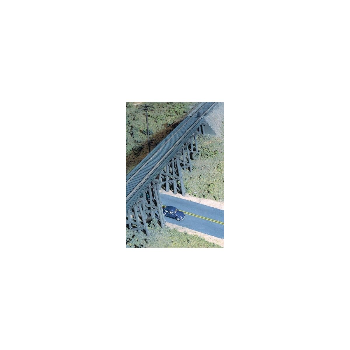 Trestle w/Deck Girder Bridge -- Kit - 15-1/2 x 4 x 4′ 38.7 x 10 x 10cm, HO, Walthers Cornerstone 3147