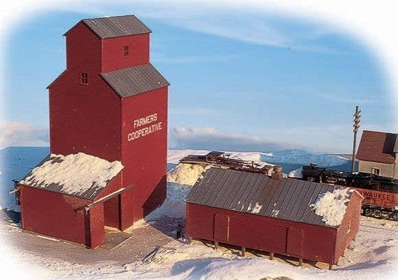 Farmer`s Co-op Rural Grain Elevator -- Kit - Elevator: 4-3/8 x 5-3/8 x 6` 11 x 13.7 x 15.2cm, N, Walthers Cornerstone 3238