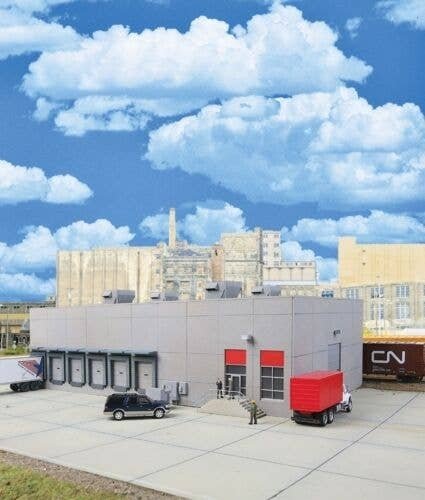 Modern Concrete Warehouse -- Kit - 16-5/8 x 9-1/8 x 5-11/16′ 42.2 x 23.1 x 14.4cm, HO, Walthers Cornerstone 4067