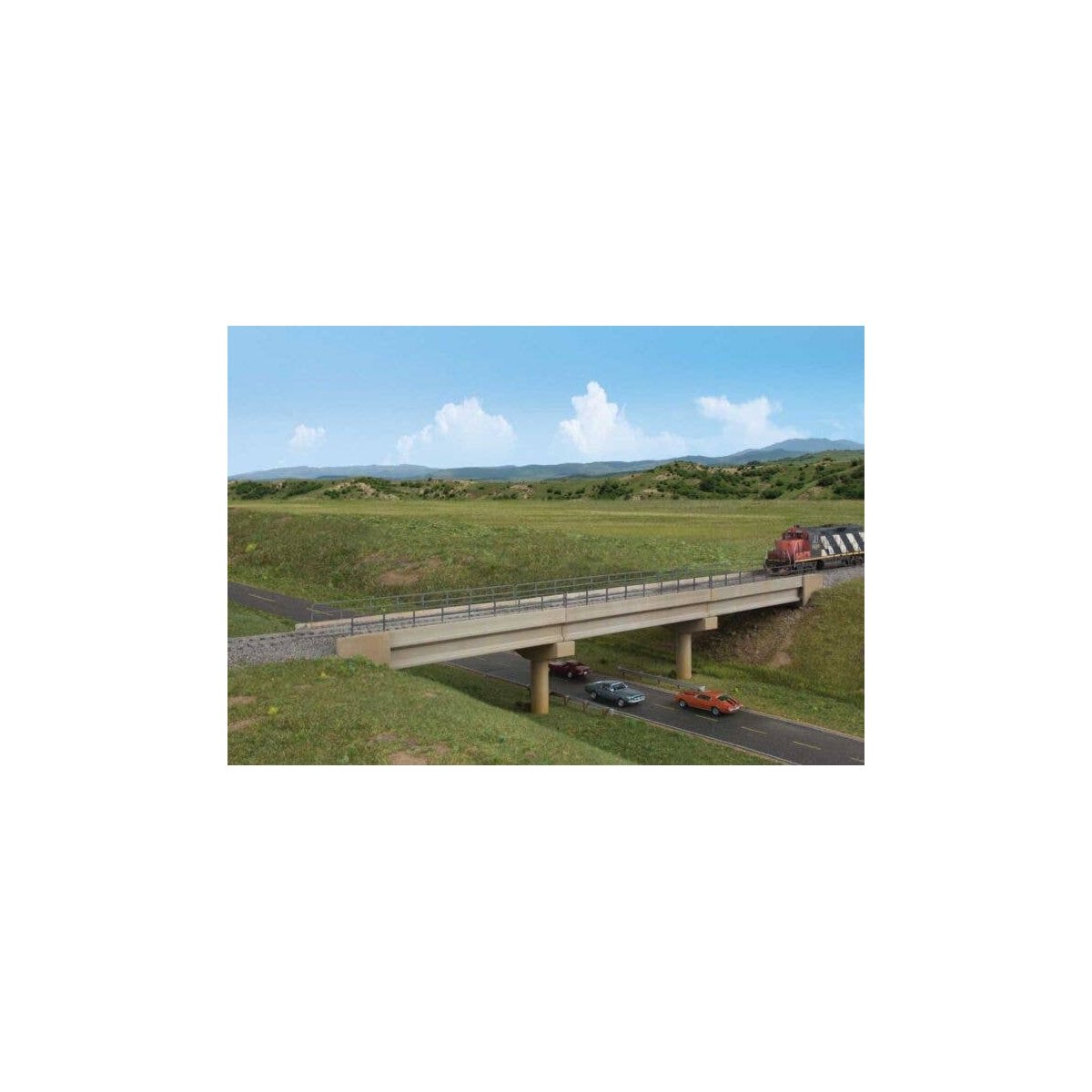 Modern Long-Span Concrete Railroad Bridge -- Kit - 20-7/8 x 2-7/8′ 53 x 7.3cm, HO, Walthers Cornerstone 4592
