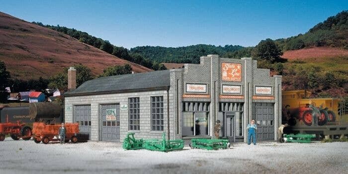 State Line Farm Supply -- Kit - 7-1/4 x 5-3/8 x 3′ 18.4 x 13.7 x 7.6cm, HO, Walthers Cornerstone 2912