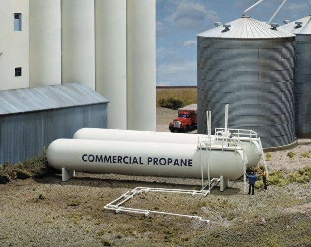 Propane Tanks -- Kit - Each: 9 x 1-1/2′ 22.8 x 3.8cm pkg(2), HO, Walthers Cornerstone 3129
