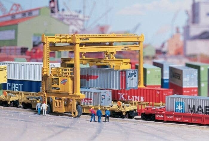 MI-JACK Translift(R) Intermodal Crane -- Kit - 4 x 3-1/8 x 3′ 10.1 x 7.9 x 7.6cm, N, Walthers Cornerstone 3222