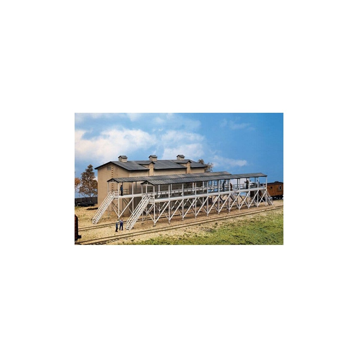 Ice House & Icing Platform -- Kit - Overall: 9-7/8 x 3-3/4′ 25 x 9.5cm, N, Walthers Cornerstone 3245