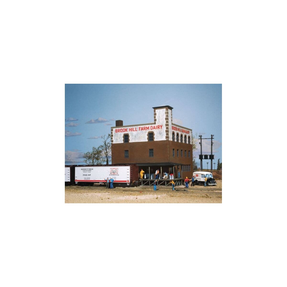 Brook Hill Farm Dairy -- Kit - 7-3/8 x 7-1/4′ 18.7 x 18.4cm, HO, Walthers Cornerstone 3010