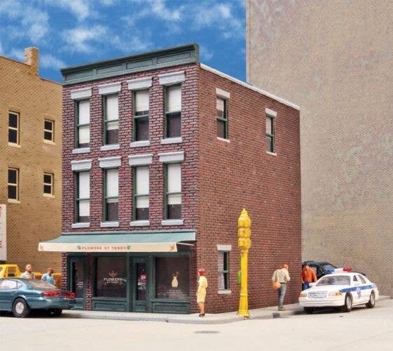 Flowers by Terry -- Kit - 3 x 4 x 4-3/8′ 7.6 x 10.2 x 11.1cm, HO, Walthers Cornerstone 3473