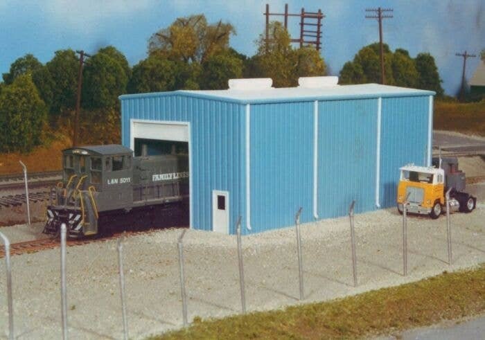 Modern Small Engine House -- Kit - 4-3/16 x 8-5/16′ 10.5 x 21cm, HO, Pikestuff 5000