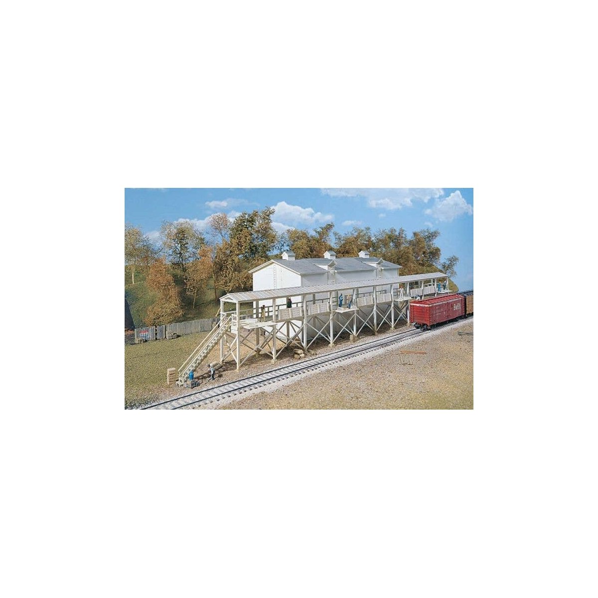 Icehouse and Platform -- Kit - 18-1/2 x 6-1/4′ 46.9 x 15.8cm, HO, Walthers Cornerstone 3049