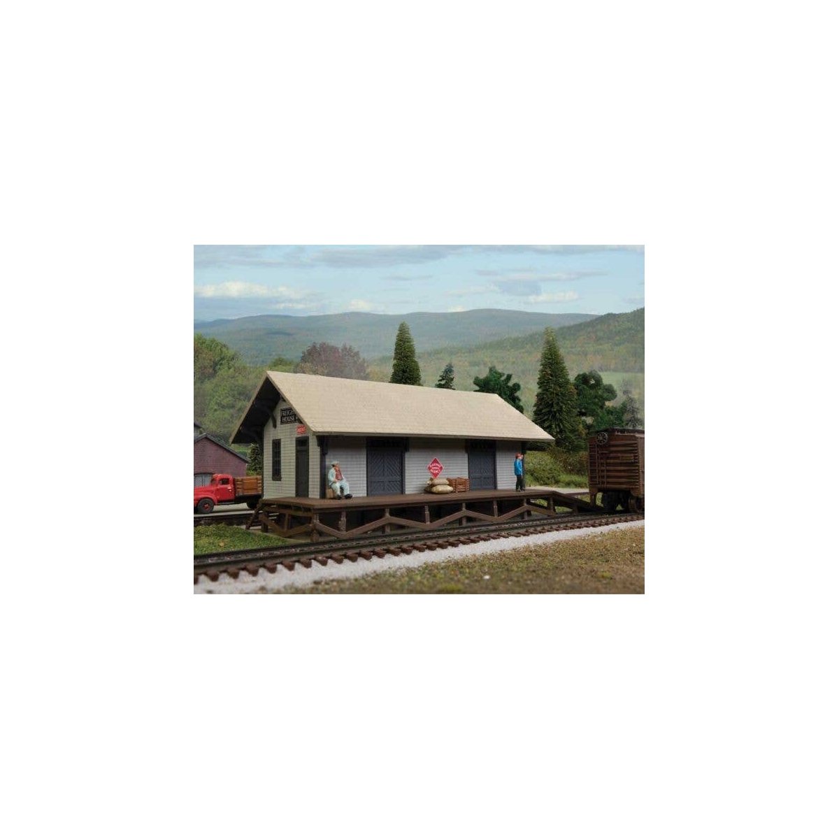 Golden Valley Freight House -- Kit - 4 x 2-1/8 x 2′ 10.1 x 5.3 x 5cm, N, Walthers Cornerstone 3895