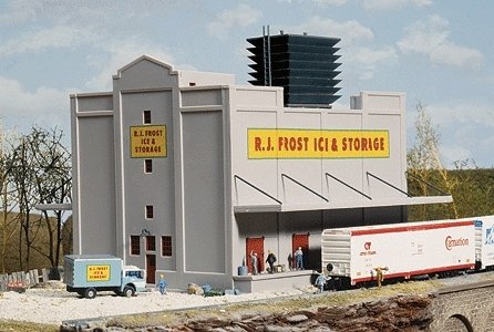 R. J. Frost Ice & Storage -- Kit - 7-1/4 x 7-1/4 x 5′ 18.4 x 18.4 x 12.7cm, N, Walthers Cornerstone 3220