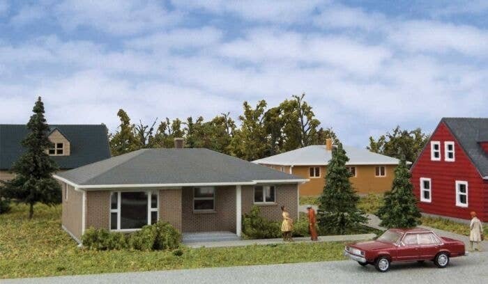 Brick Ranch House -- Kit - 3-1/16 x 2-9/32 x 1-1/4′ 7.7 x 5.7 x 3.17cm, N, Walthers Cornerstone 3838