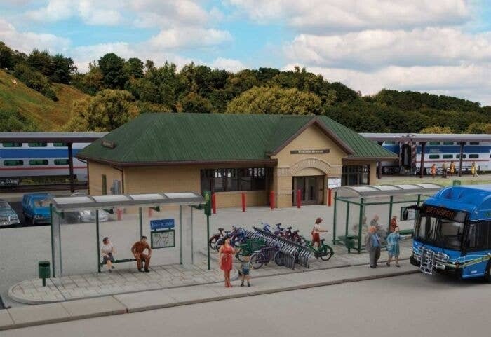 Modern Bus Shelter -- Kit with Accessories, HO, Walthers Cornerstone 3552