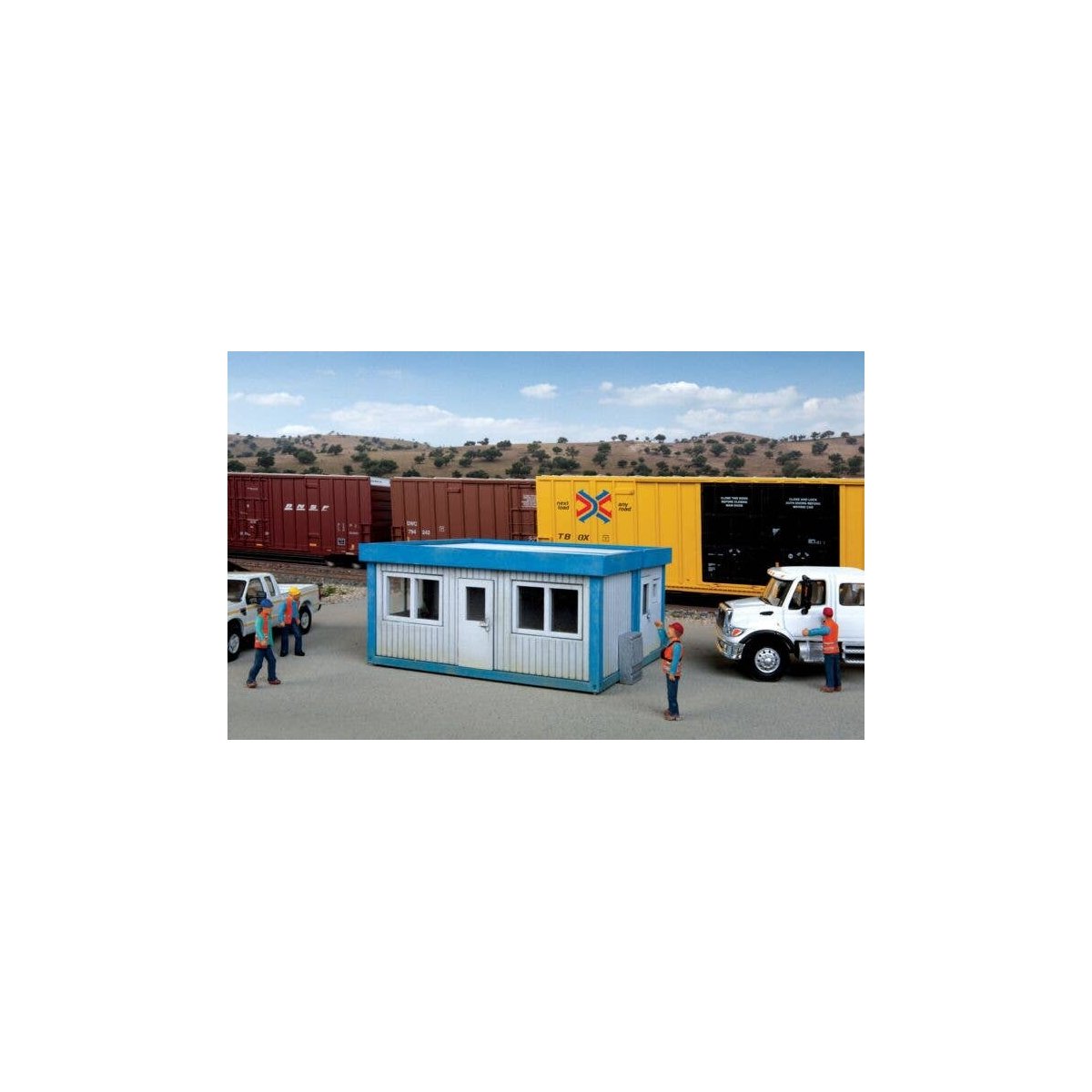 Modern Yard Office -- Kit - 3 x 2-3/8 x 15/16′ 7.6 x 6 x 3.4cm, HO, Walthers Cornerstone 4078