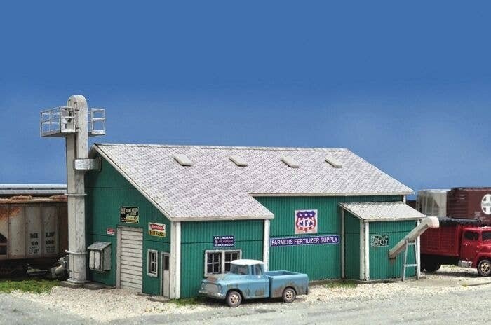 Farmer`s Fertilizer Bulk Plant -- Kit - 7-3/8 x 7-5/16` 18.8 x 18.5cm, HO, Blair Line 2007