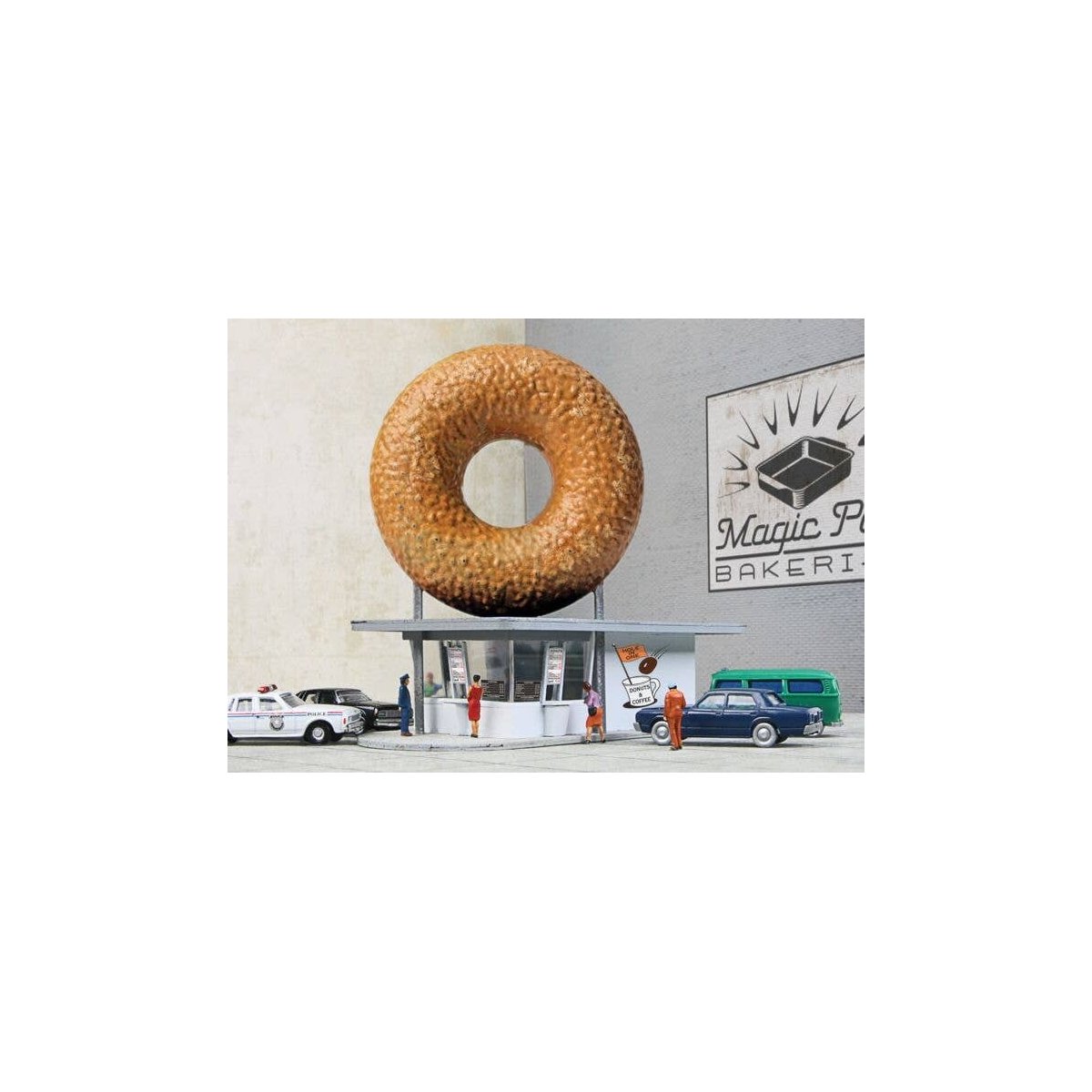 Hole-In-One Donut Shop -- Kit - 2-7/8 x 1-1/2 x 2-7/8′ 7.3 x 3.8 x 7.3cm, N, Walthers Cornerstone 3835