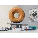 Hole-In-One Donut Shop -- Kit - 2-7/8 x 1-1/2 x 2-7/8′ 7.3 x 3.8 x 7.3cm, N, Walthers Cornerstone 3835