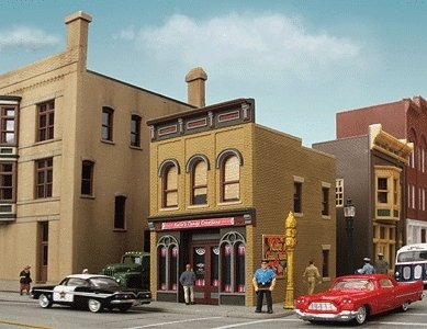 Katie`s Candy Creations -- Assembled - 2-1/2 x 3-1/2 x 3-3/8` 6.3 x 8.8 x 8.5cm, HO, WalthersTrainline 808