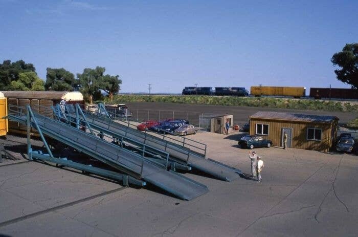 Automobile Transloading Terminal -- Kit, HO, Walthers Cornerstone 4144