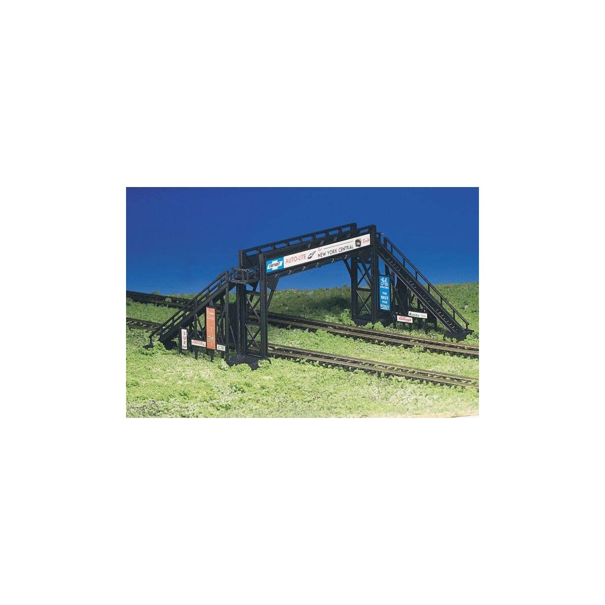 Plasticville Classic Kit -- Pedestrian Foot Bridge, HO, Bachmann Industries 45172