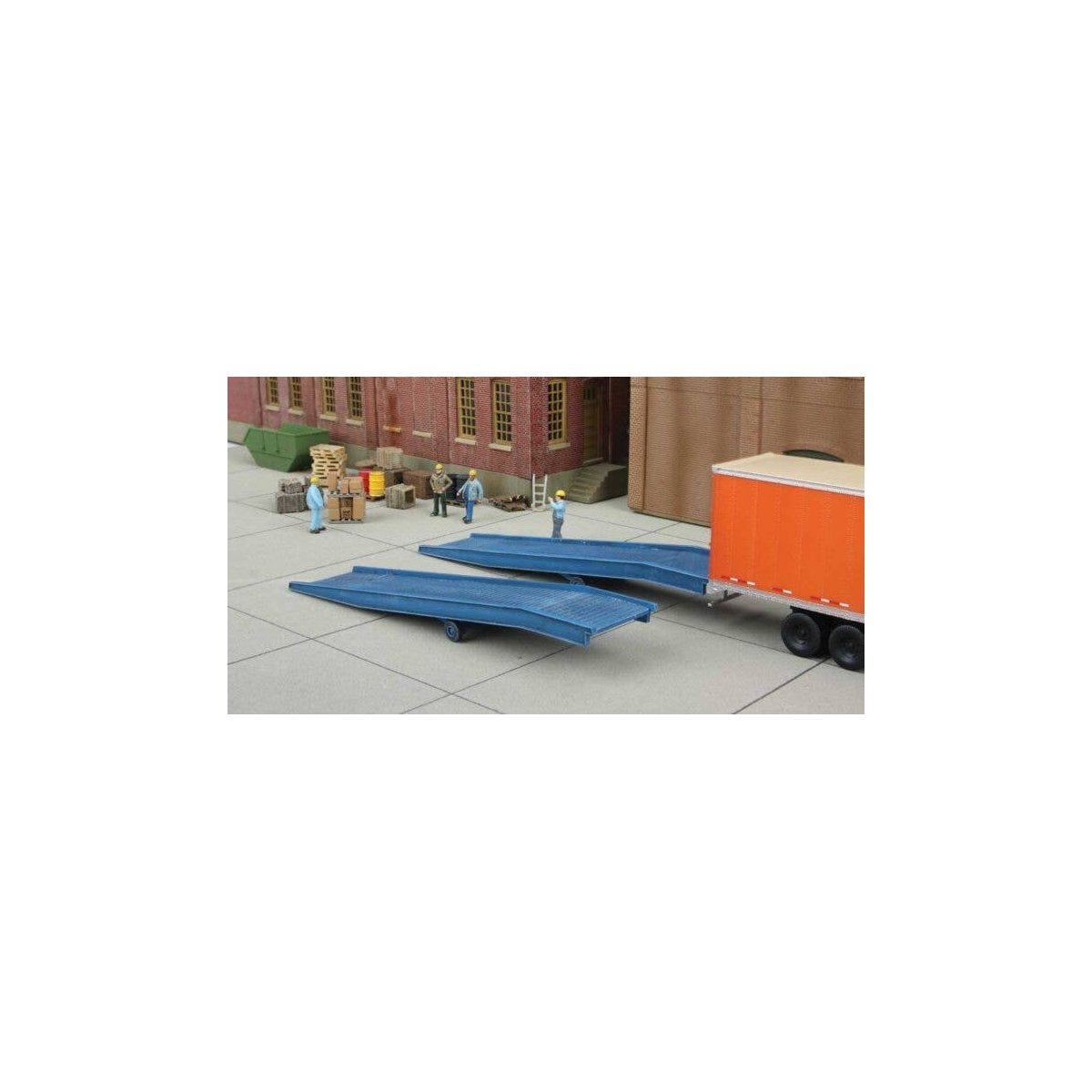 Loading Ramps - pkg(2) -- Kit - 4-13/16 x 1-1/16 x 7/16′ 12.2 x 2.6 x 1.1cm pkg(2), HO, Walthers Cornerstone 4130