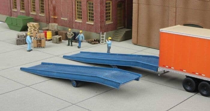 Loading Ramps - pkg(2) -- Kit - 4-13/16 x 1-1/16 x 7/16′ 12.2 x 2.6 x 1.1cm pkg(2), HO, Walthers Cornerstone 4130