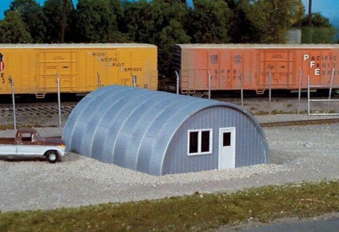 Quonset Hut -- Kit - Scale 24 x 26 x 12′ 7.3 x 7.9 x 3.7m, HO, Rix Products 410