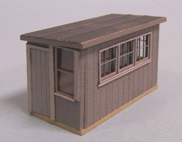 Scale House -- Kit - 3/4 x 1-3/4′ 1.9 x 4.3cm, HO, Blair Line 184