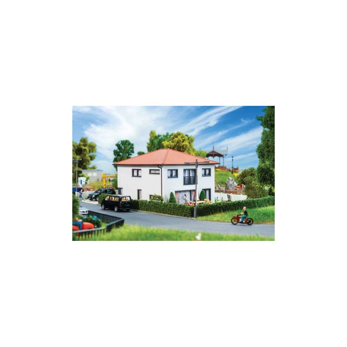 WeberHaus ModernLife Single-Family Home -- Kit - 5-9/16 x 4-11/16 x 3-9/16′ 14 x 11.9 x 9.1cm, HO, Faller Gmbh 130648