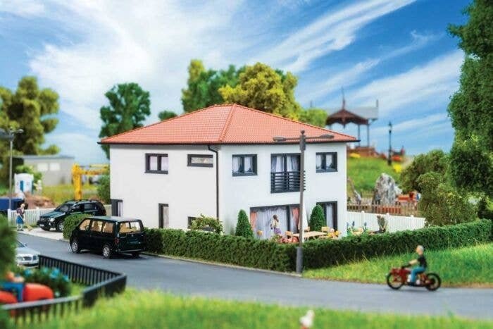 WeberHaus ModernLife Single-Family Home -- Kit - 5-9/16 x 4-11/16 x 3-9/16′ 14 x 11.9 x 9.1cm, HO, Faller Gmbh 130648