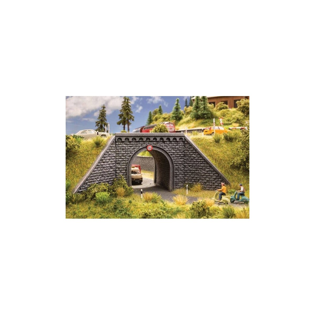 Cut-Stone Foam Underpass w/Wing Walls - 1-Sided -- 7-1/16 x 4-5/16 x 3-1/8′ 18 x 11 x 8cm (Need , HO, Noch Gmbh & Co 58292