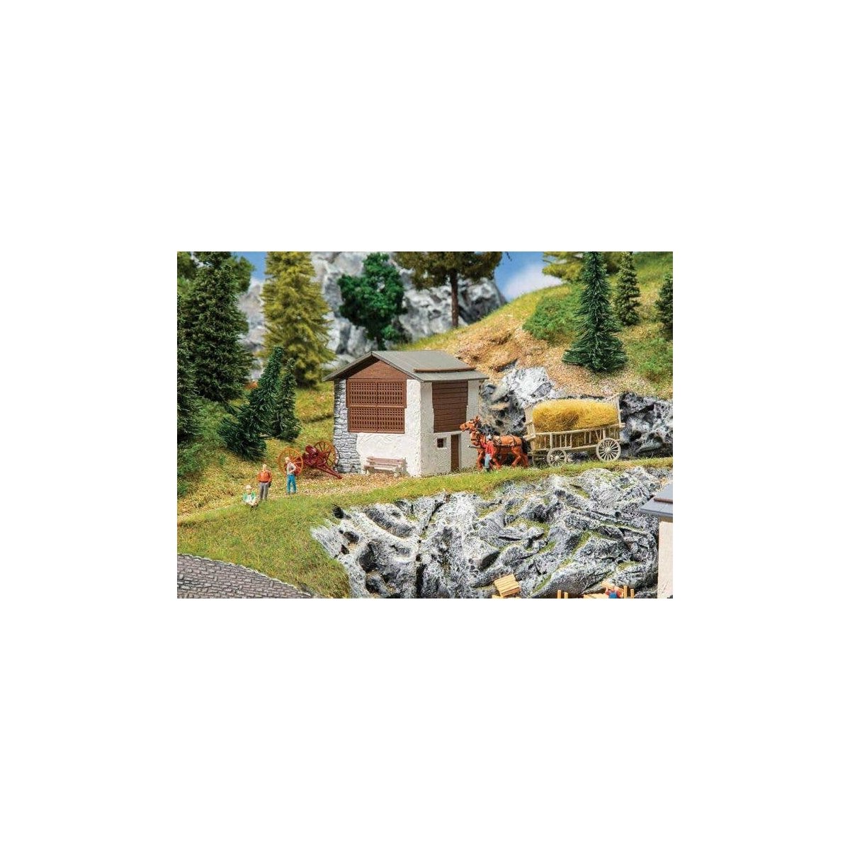 Graubunden Hay Barn -- Kit - 2-15/16 x 2-5/8 x 2-3/4′ 7.4 x 6.7 x 7cm, HO, Faller Gmbh 130634
