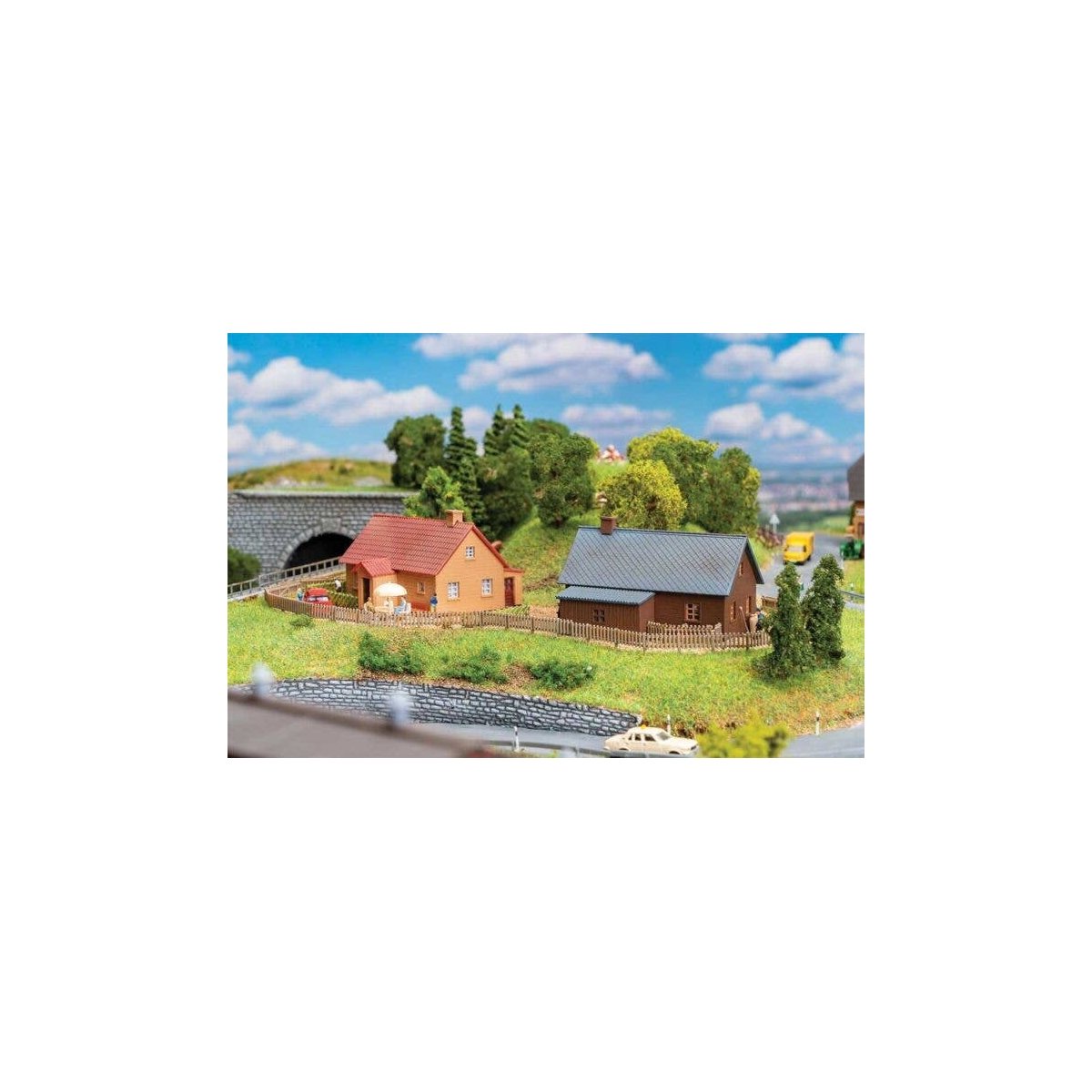 2 Village Houses -- Kit - Each: 2-11/16 x 2-1/2 x 1-9/16′ 6.8 x 6.3 x 4cm, N, Faller Gmbh 232184