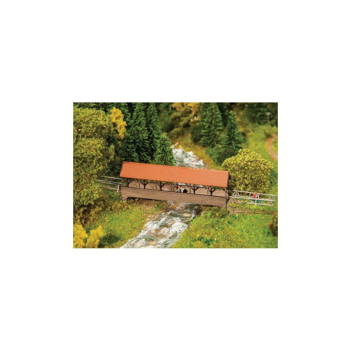 Roofed/Covered Pedestrian Bridge -- Laser-Cut Wood Kit - 3-1/2 x 3/4 x 1-9/16′ 8.9 x 2 x 4cm, N, Faller Gmbh 222574