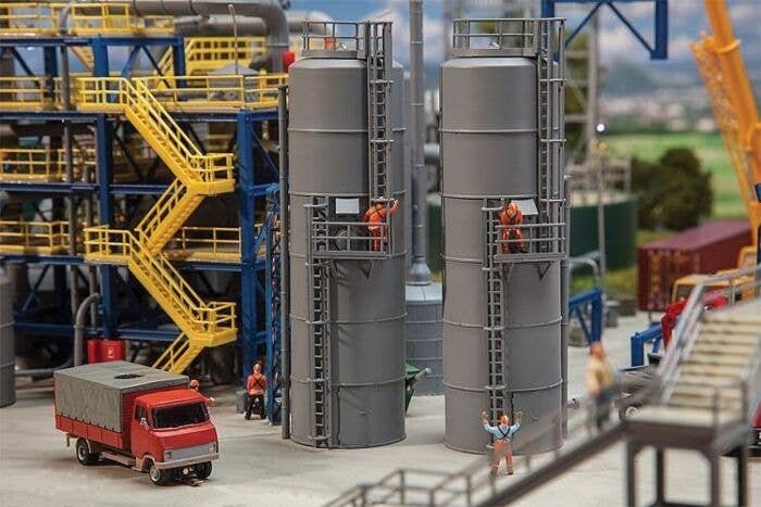 Vertical Industrial Storage Tank -- Kit - 2 x 1-5/8 x 5-7/8′ 5.2 x 4.2 x 15cm, HO, Faller Gmbh 180330