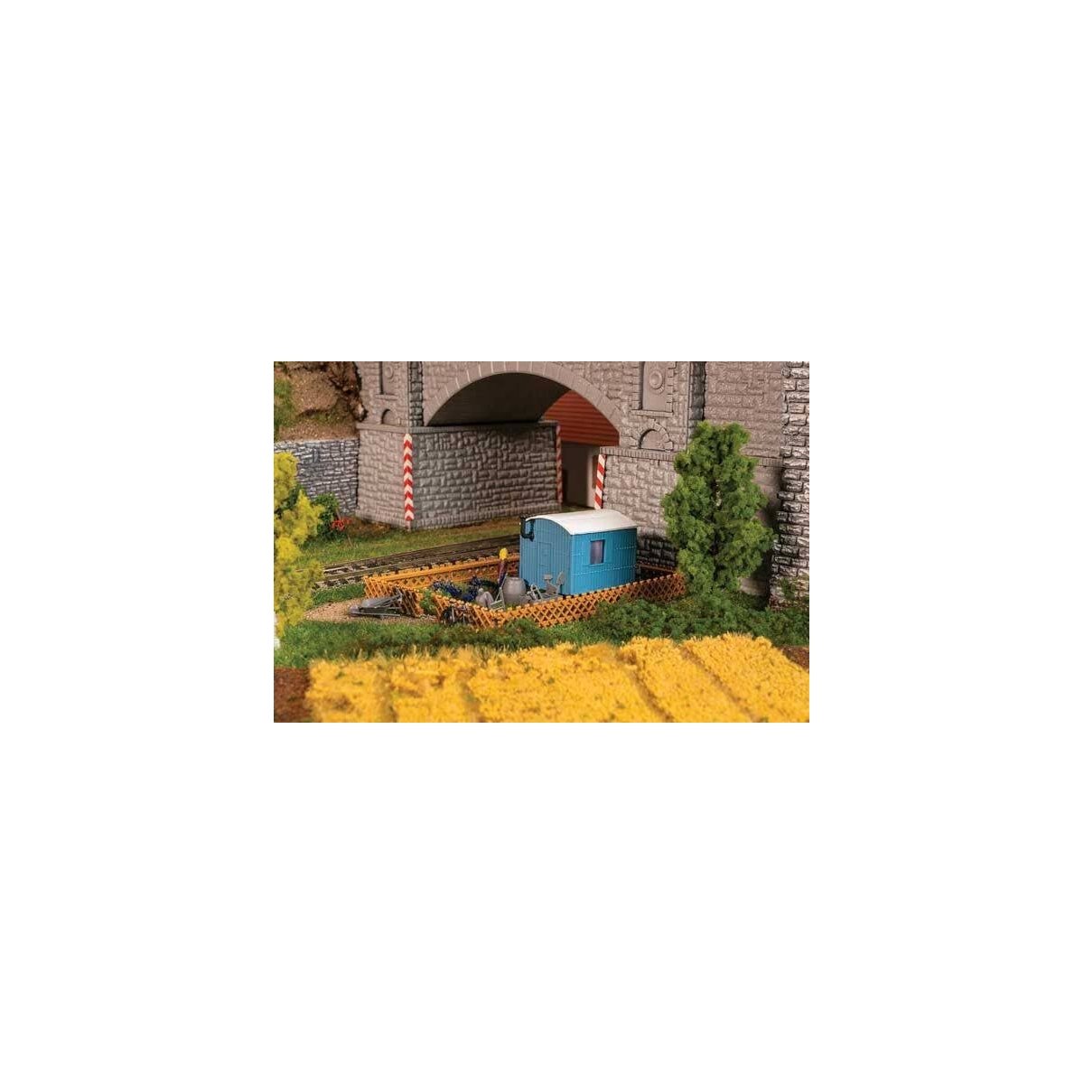 Allotment Garden w/Figures & Details -- 75th Anniversary Series Kit - 10.5 x 7.4 x 4cm, HO, Faller Gmbh 190090