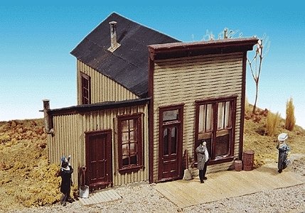 The Newspaper Office Kit -- 3-5/8 x 3-1/2′ 9.2 x 9cm, HO, Durango Press 56