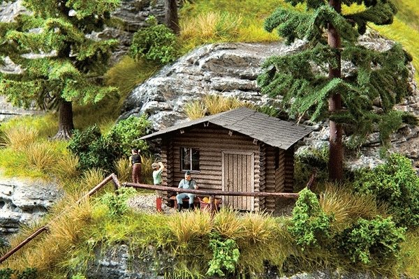 Forest Lodge -- Kit - 2-9/16 x 2 x 1-9/16′ 6.5 x 5.1 x 4cm, HO, Noch Gmbh & Co 14342