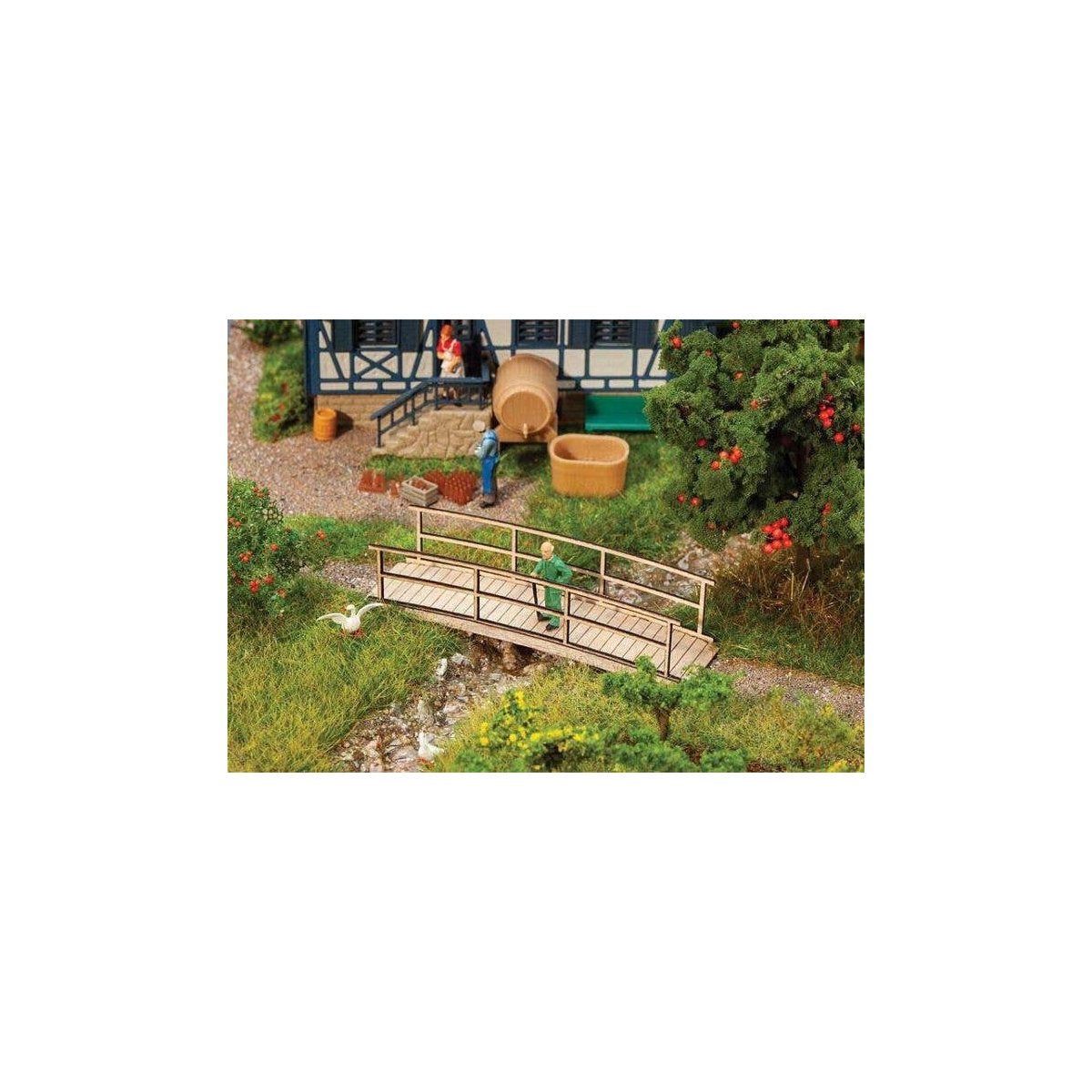 Small Wood Footbridge -- Laser-Cut Kit - 2-15/16 x 3/4 x 3/4′ 7.4 x 2 x 1.9cm, HO, Faller Gmbh 180301