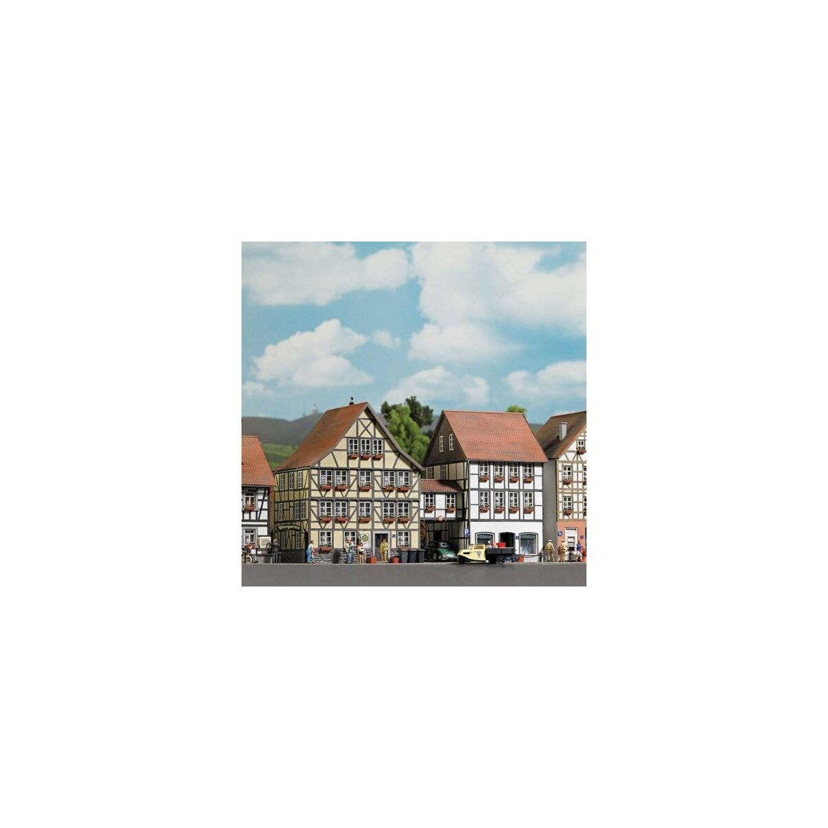 Old Town Half-Timber Buildings & Covered Overhead Walkway -- Laser-Cut Kits, HO, Busch Gmbh & Co Kg 1538