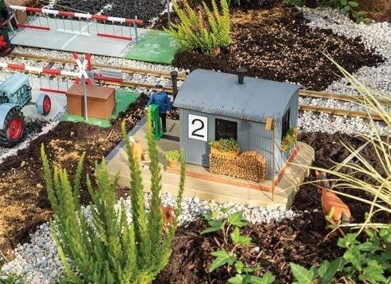 Gatekeeper`s Stall with Moving Figure -- Kit - 11-13/16 x 7-13/16 x 6-13/16` 30 x 19.8 x 17.3cm, G, Pola 330878