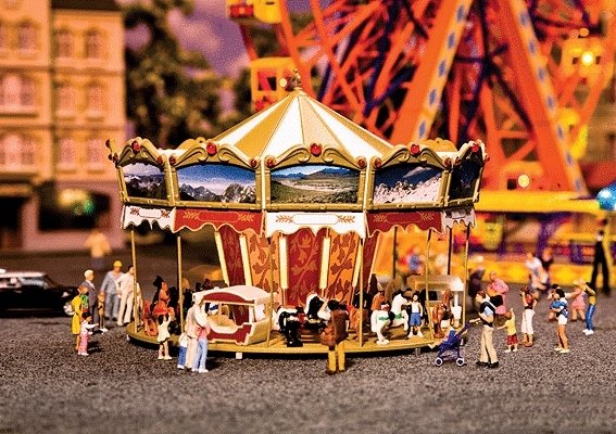 Children`s Merry-Go-Round - Kit -- 4-5/8 x 3-1/4` 12.2 x 8.2cm, HO, Faller Gmbh 140316