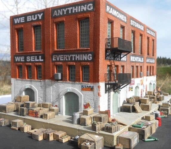 Ramones Storage and Salvage -- Cast Hydrocal Kit - 13 x 10 x 7′ 33 x 25.4 x 17.8cm, HO, Downtown Deco 1073