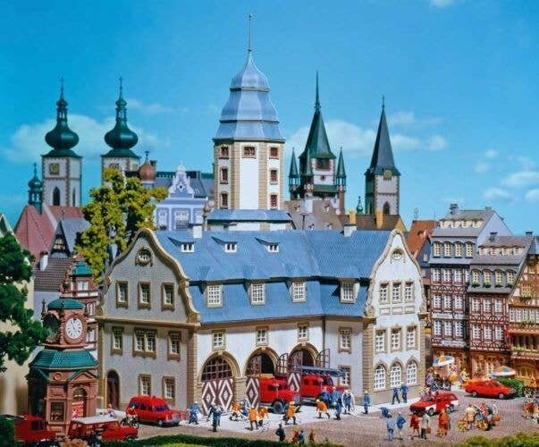 Town Hall with Fire Station -- Kit - 10-1/4 x 9-13/16 x 13-3/8′ 26 x 25 x 34cm, HO, Faller Gmbh 191835