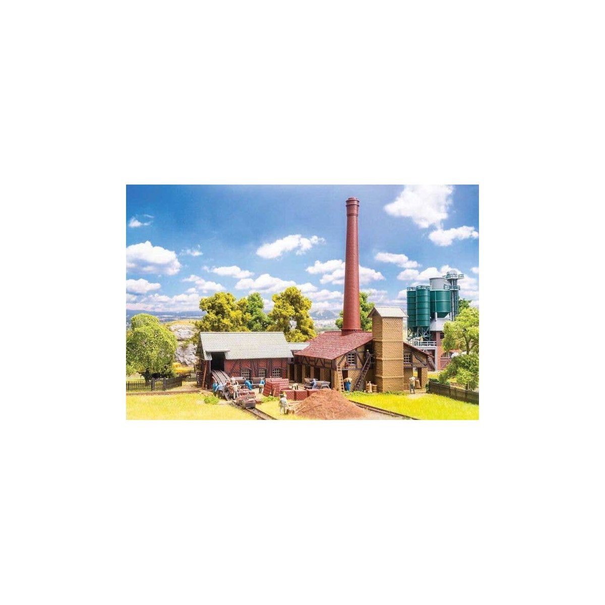 Old Brickworks -- 9-13/16 x 8-13/16 x 13-5/8′ (24.5 x 22 x 34cm), HO, Faller Gmbh 130952