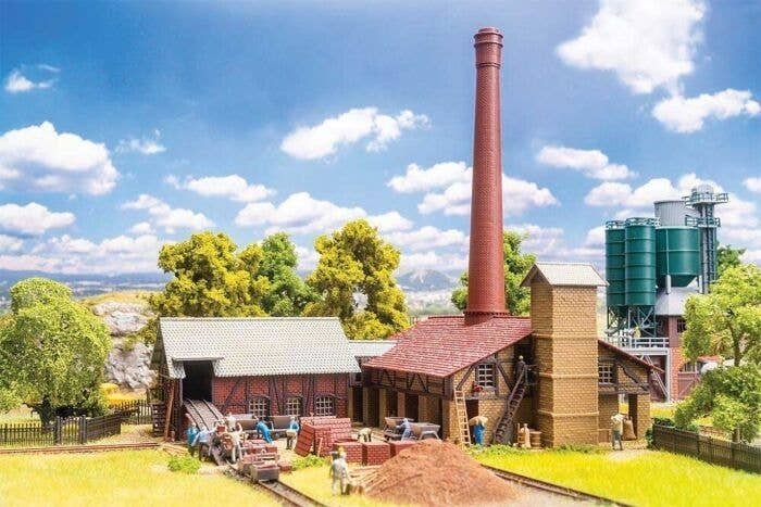 Old Brickworks -- 9-13/16 x 8-13/16 x 13-5/8′ (24.5 x 22 x 34cm), HO, Faller Gmbh 130952