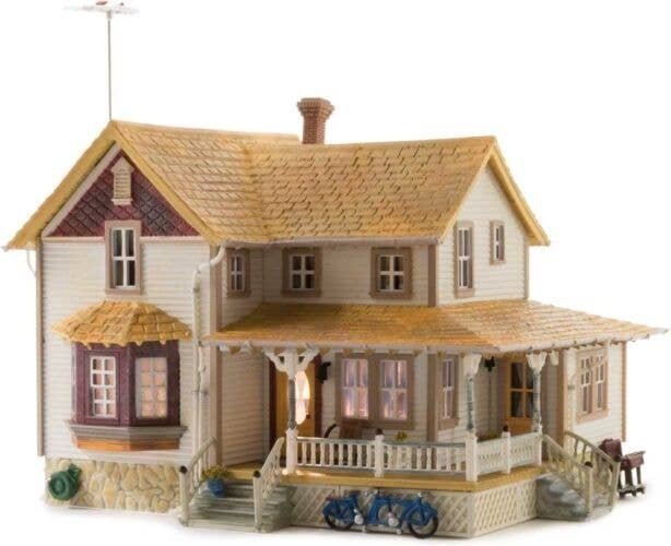 Built-&-Ready(R) Landmark Structures(R) - Assembled -- Corner Porch House - 5-5/8 x 4-5/8′ 14.3, HO, Woodland Scenics 5046