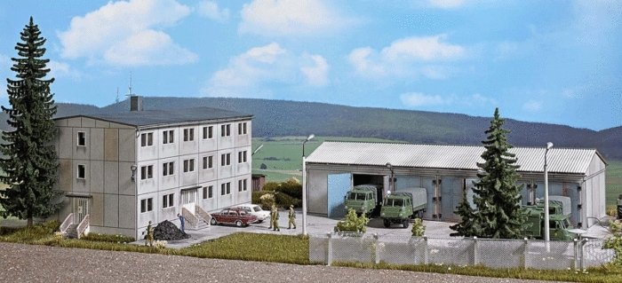 Concrete Barracks/Apartments -- Kit - 8-3/8 x 4-7/8 x 4-1/4′ 21.2 x 12.3 x 10.7cm, HO, Busch Gmbh & Co Kg 9607