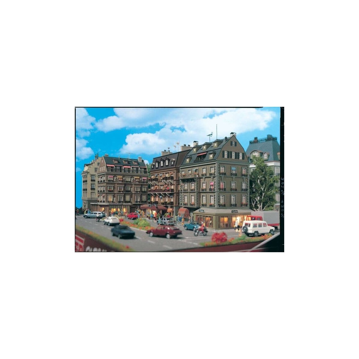 Coffee Shop -- 6-5/8 x 4-11/16′ 17 x 12cm, HO, Vollmer Gmbh 43783